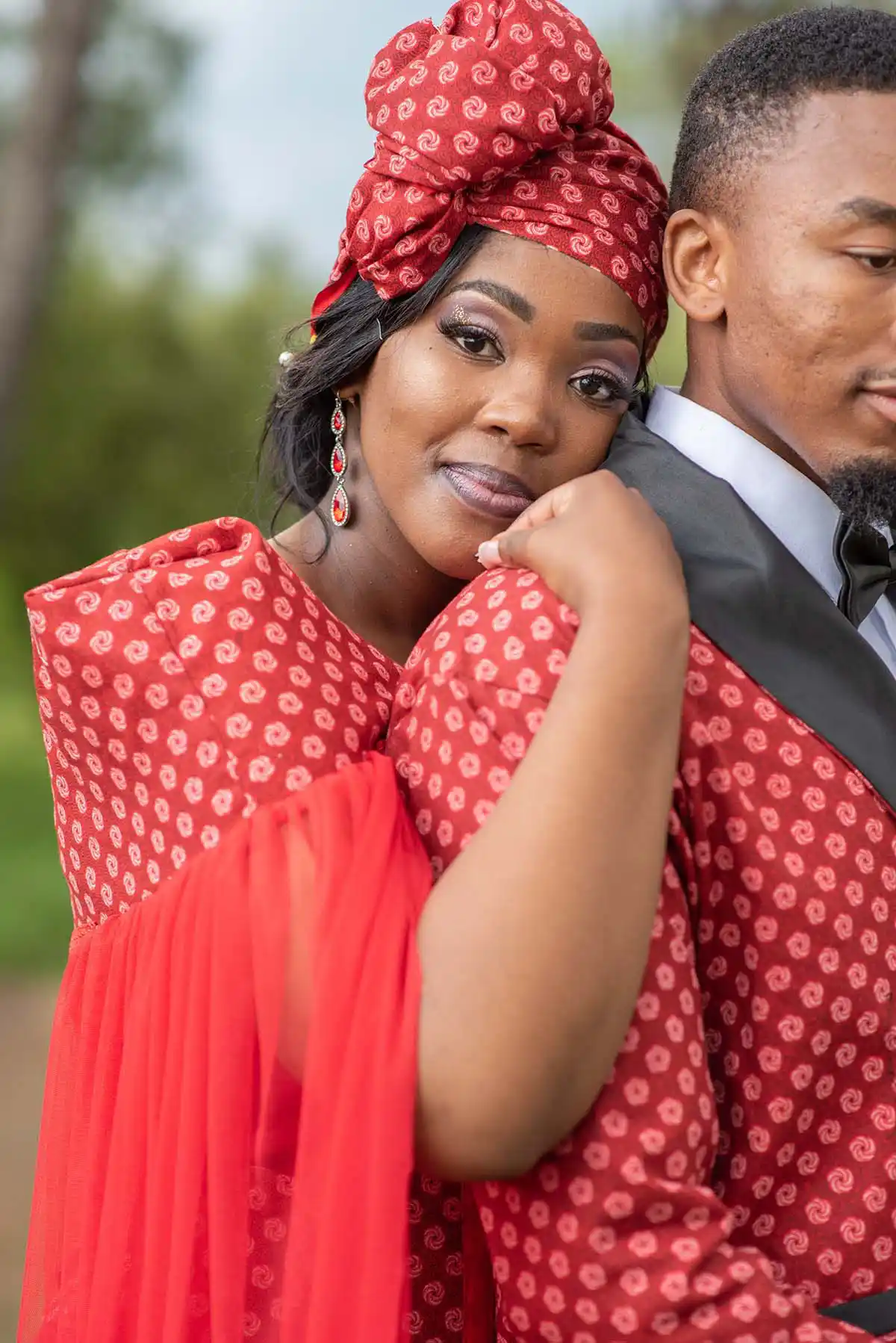 bride and groom in red traditional colours bloemfontein wedding photography